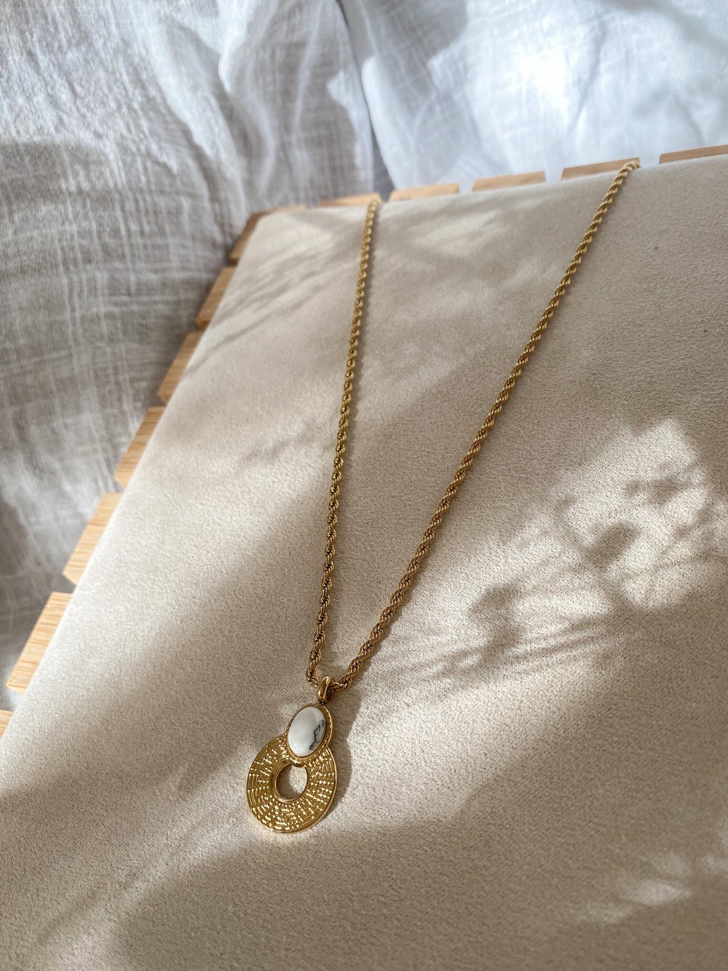 CASSIDY | Halskette | Anhänger Stein | Boho-Stil | Edelstahl | 14 Karat Vergoldung | Wasserfest