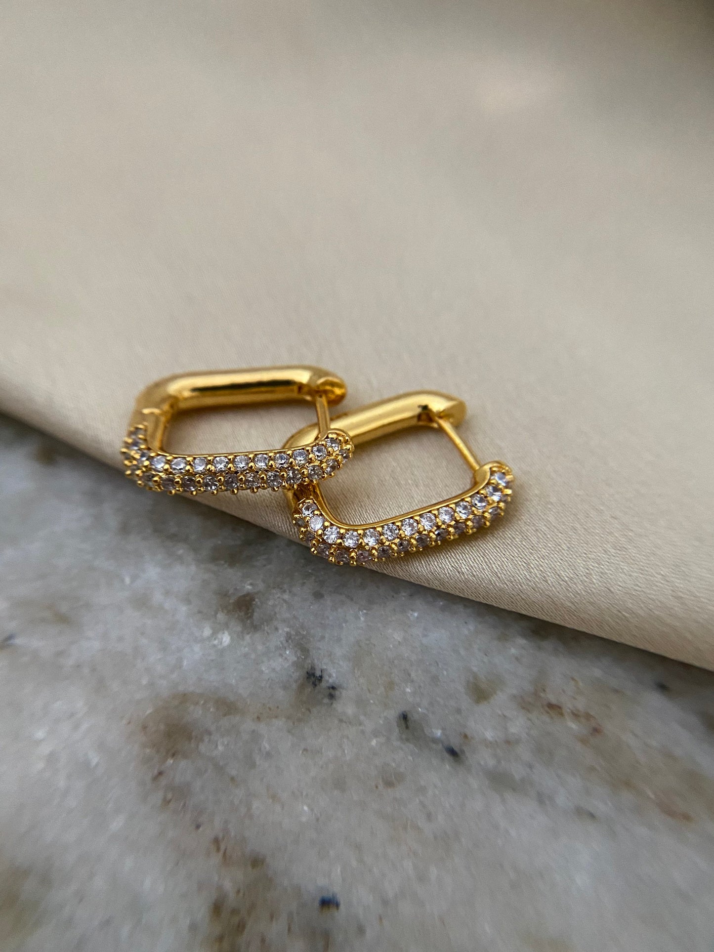 SOPHIE | Ohrringe | Viereck | Zirkonia | Glitzer | Edelstahl | 14 Karat Vergoldung | Wasserfest