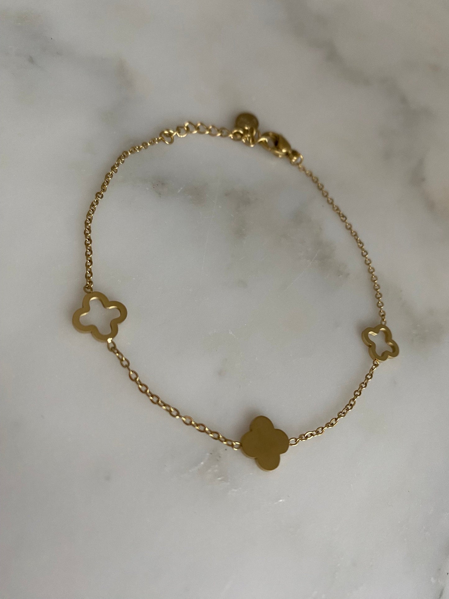 VANESSA | Armband | Kleeblatt | Blume | Minimalistisch Fein | Edelstahl | 14 Karat Vergoldung | Wasserfest