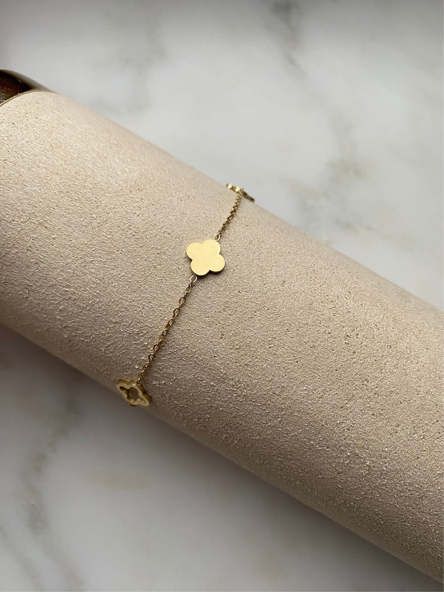 VANESSA | Armband | Kleeblatt | Blume | Minimalistisch Fein | Edelstahl | 14 Karat Vergoldung | Wasserfest