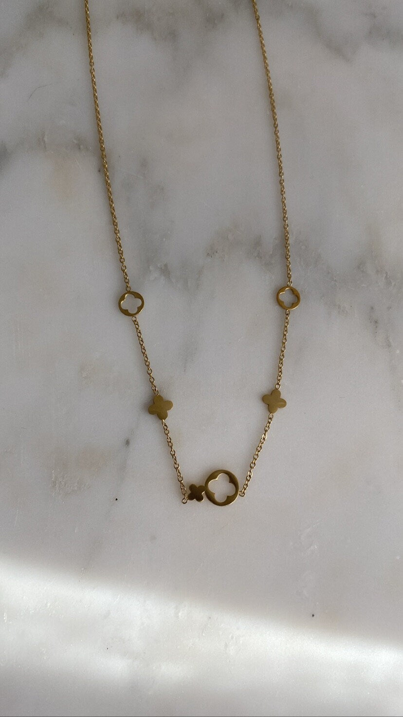 JOLIE | Halskette | Kleeblatt | Blume | Minimalistisch Fein | Edelstahl | 14 Karat Vergoldung | Wasserfest