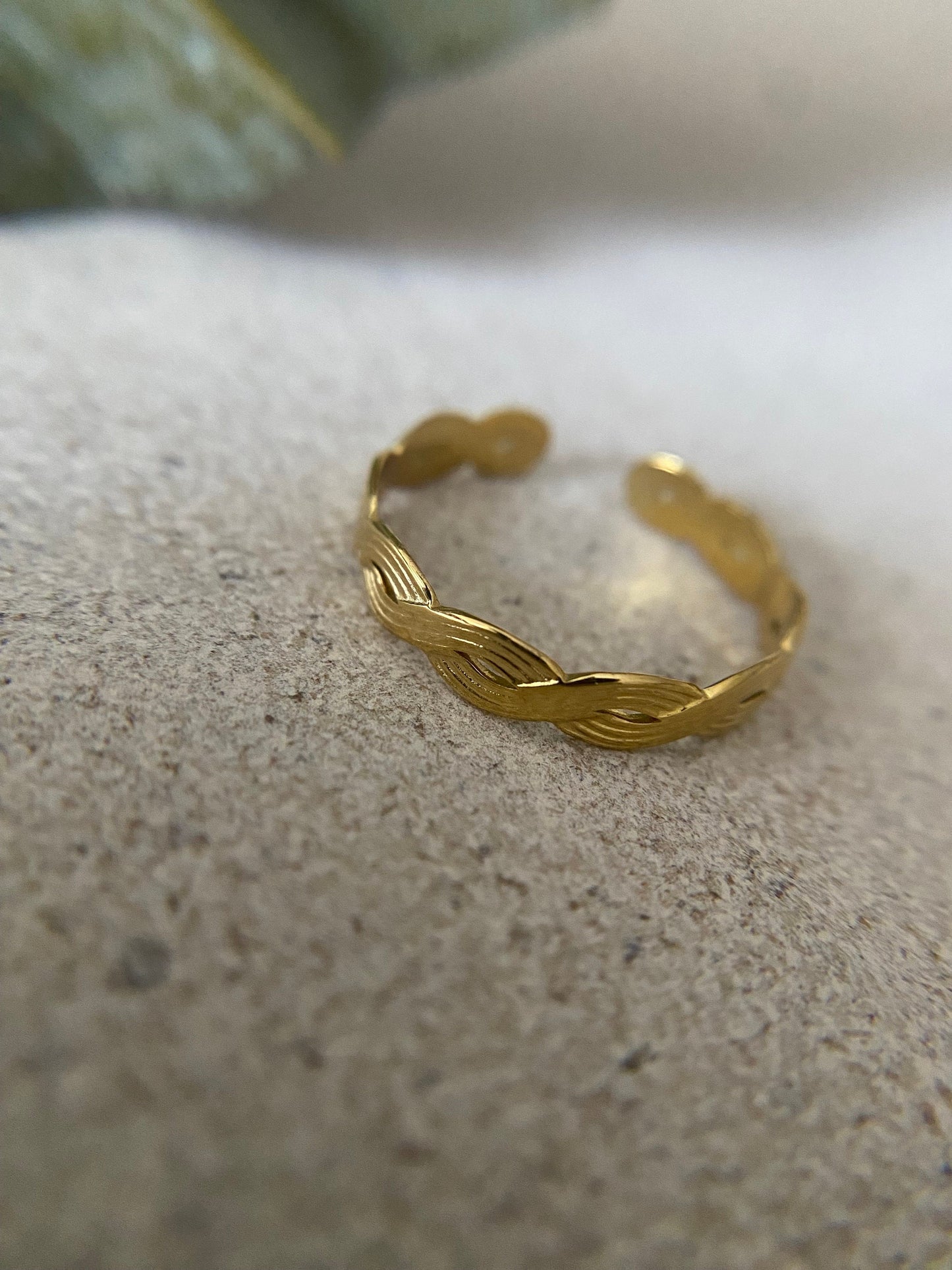 ZARA | Ring | Stapelring | Dünn geflochten | Braided Twist | Minimalistisch | Edelstahl | 14 Karat Vergoldung | Wasserfest