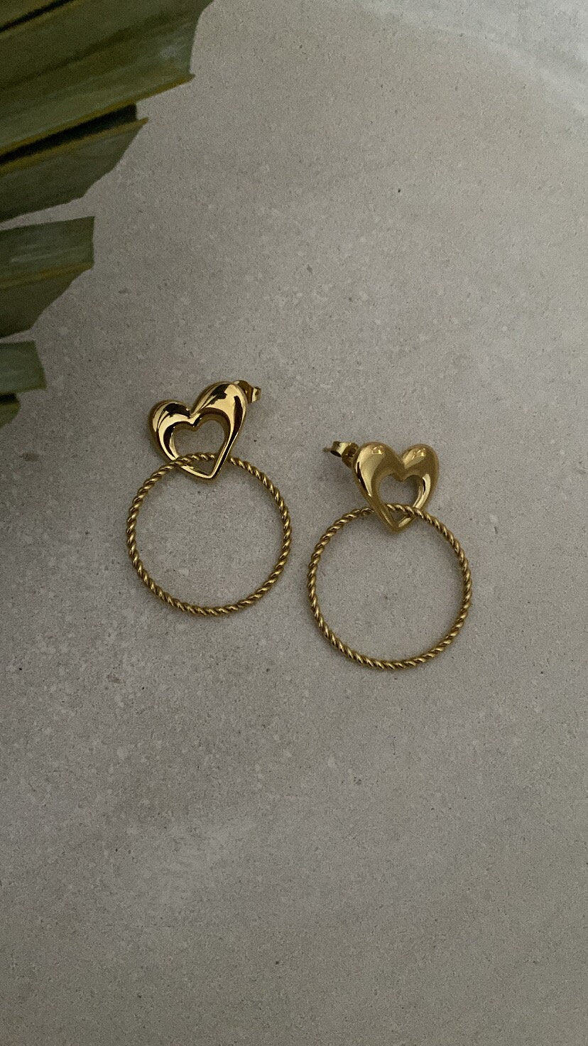 NELLI | Ohrringe | Heart Hoop | Herzform | Statement | Twist Hoop | Edelstahl | 14 Karat Vergoldung | Wasserfest