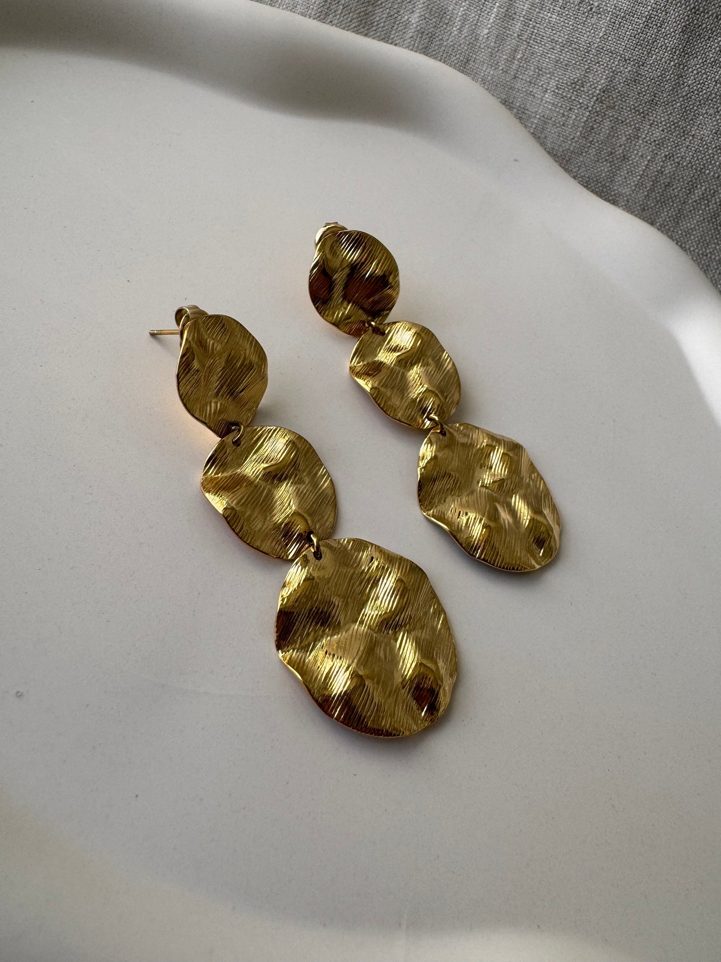 LIANA | Ohrringe | Abstrakte Kreise | Statement Circles | Long Chunky | Big Statement | Edelstahl | 14 Karat Vergoldung | Wasserfest