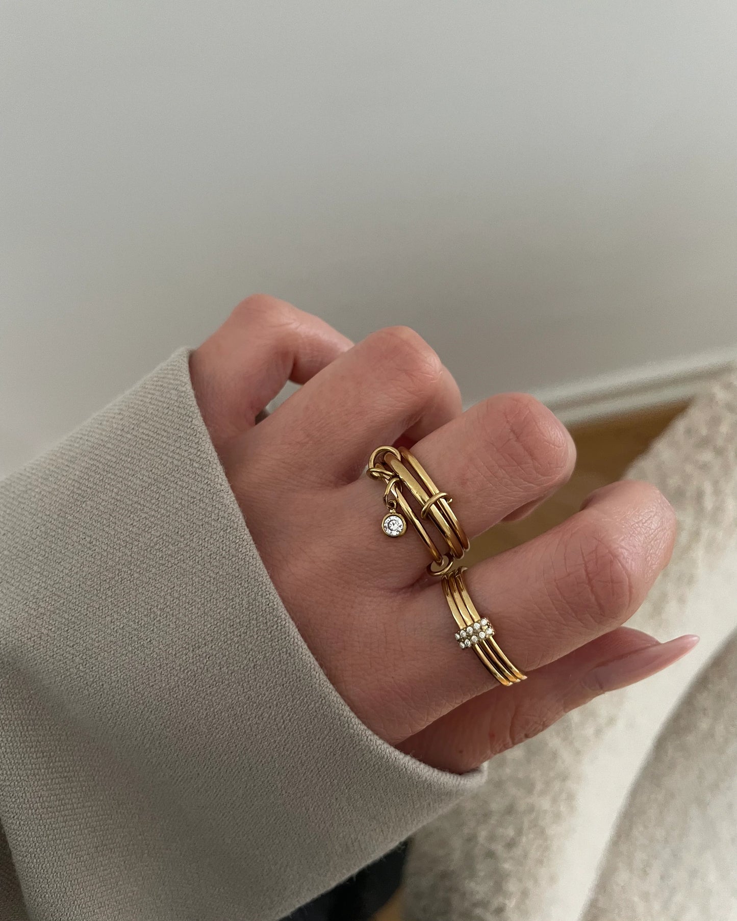 Ring Leona