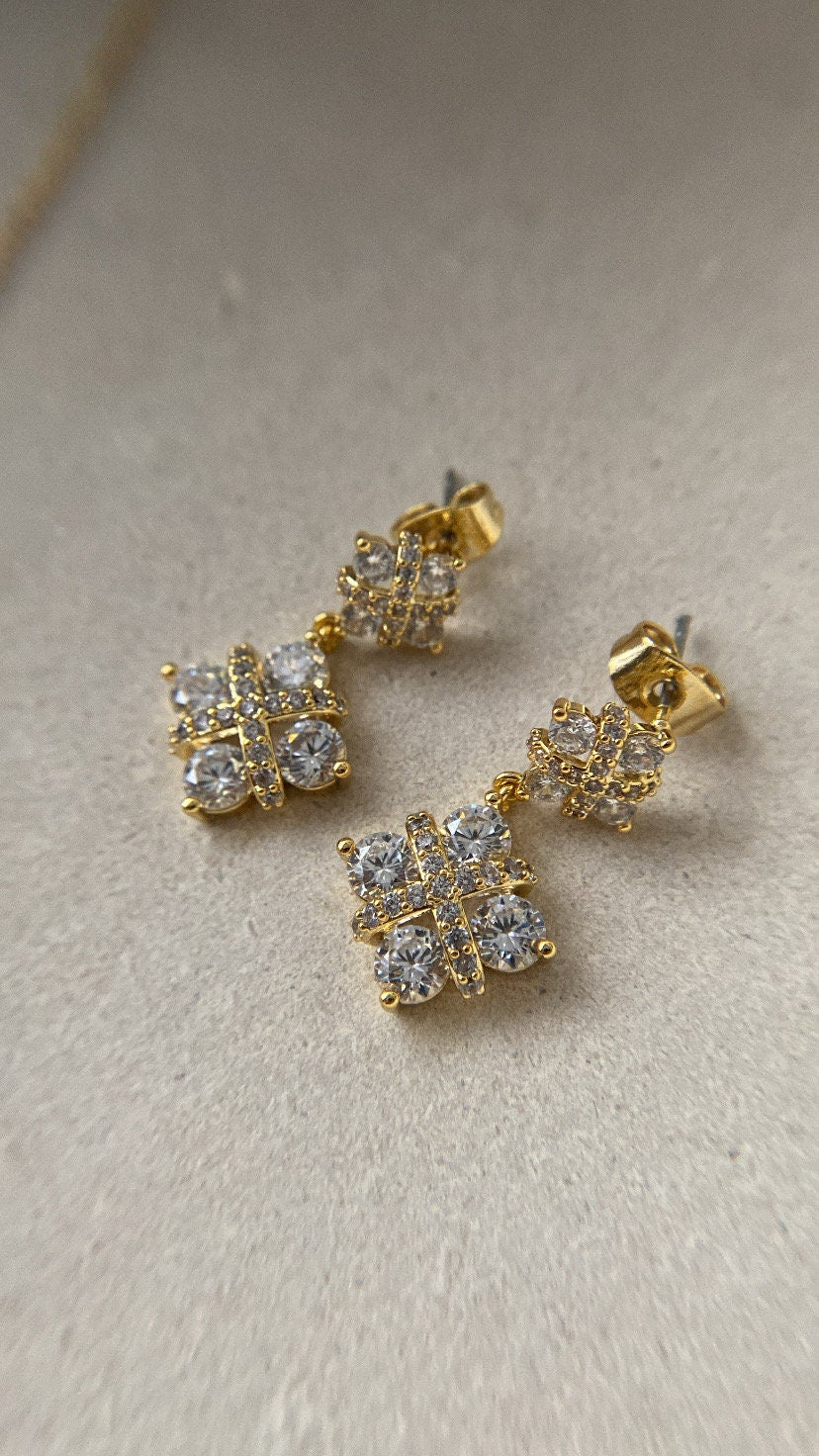 DIAMOND | Ohrringe | Zirkonia Stars | Glitzersteine | Statement | Hingucker | Edelstahl | 14 Karat Vergoldung | Wasserfest