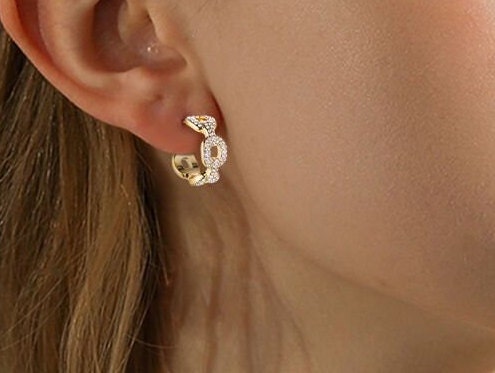 LUCKY | Ohrringe | Hoops C-förmig | Zirkonia Kette | Glitzersteine | Edelstahl | 14 Karat Vergoldung | Wasserfest